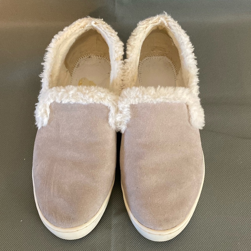 BIRDIE SUEDE TAUPE LEATHER WITH PLUSH INTERIOR! Swift slip-on! Women Size 5.5